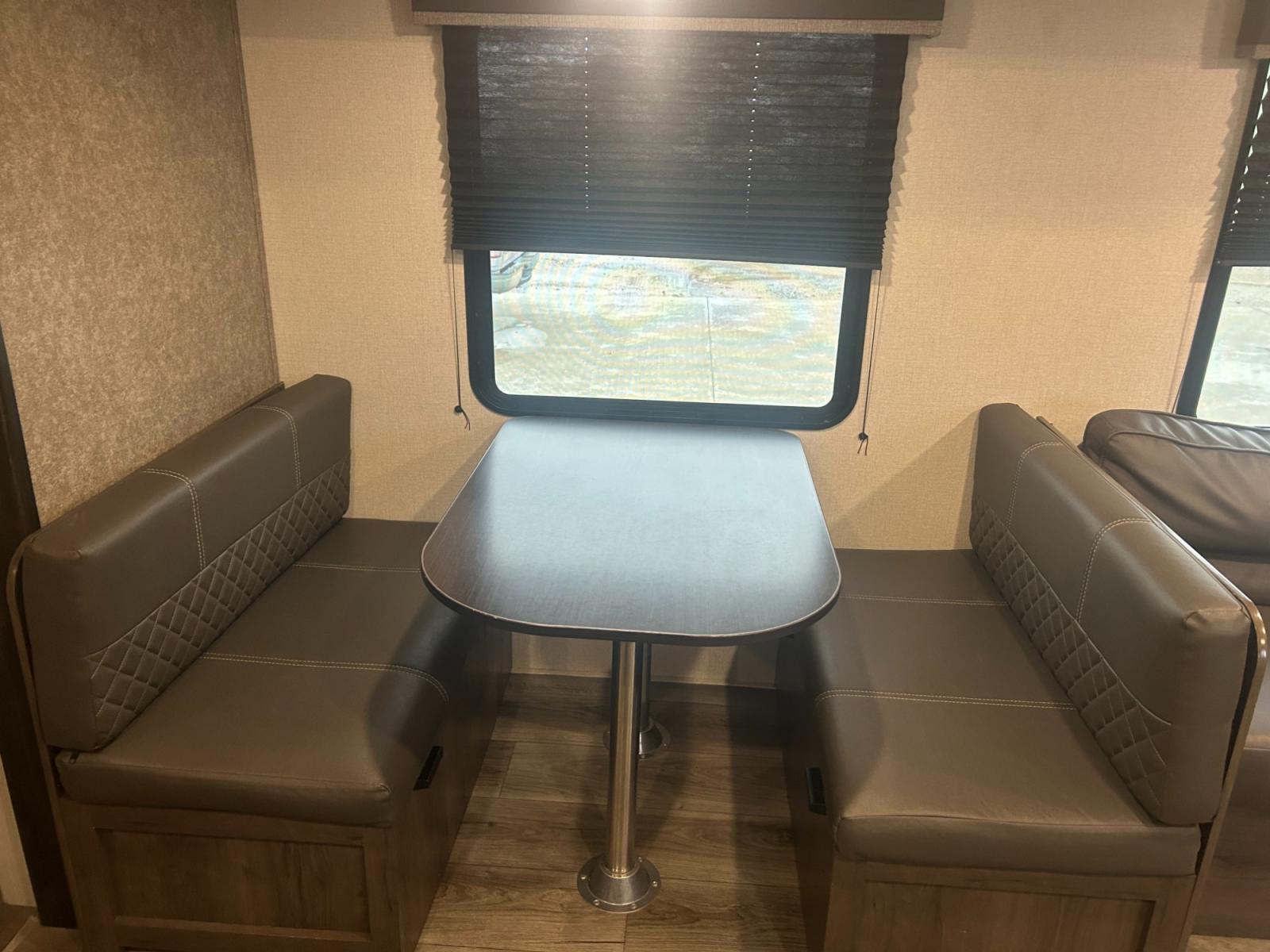 2021 White /TAN Highland Ridge RV, Inc OPEN RANGE 26BHS (58TBH0BP7M1) , located at 17760 Hwy 62, Morris, OK, 74445, 35.609104, -95.877060 - 2021 HIGHLAND RIDGE OPEN RANGE IS PERFECT FOR A SMALL FAMILY OR A LARGE. THIS CAMPER IS 30.5FT LONG AND WILL SLEEP 10 PEOPLE. FEATURES A 16FT POWER AWNING, OUTSIDE STORAGE, DOUBLE AXEL, SINGLE SLIDE OUT, POWER HITCH, AND MANUAL JACKS. IN THE FRONT OF THIS CAMPER IS A QUEEN SIZED BED WITH OVERHEAD ST - Photo #15